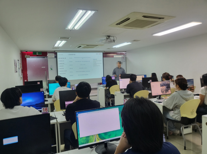 교육 현장 스케치 이미지 1